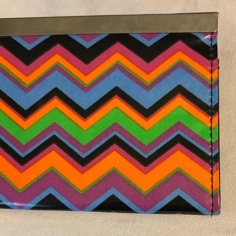Multicolor Chevron Pattern Wallet - Picture 5 of 7